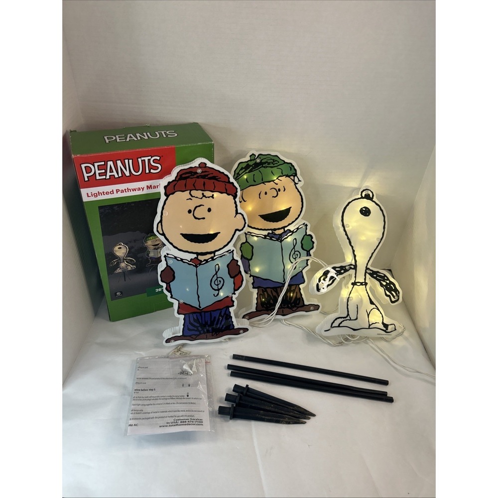 Peanuts Lighted Pathway Markers Snoopy Charlie Brown Linus Christmas Read